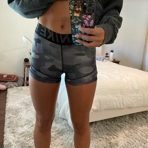 Nike pro camo